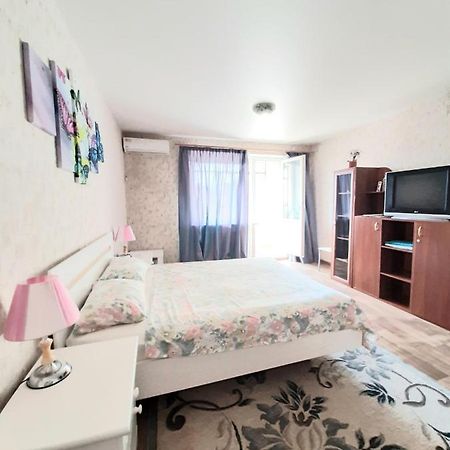 1 Комнатная На Позняках Apartment Kyiv Exterior photo