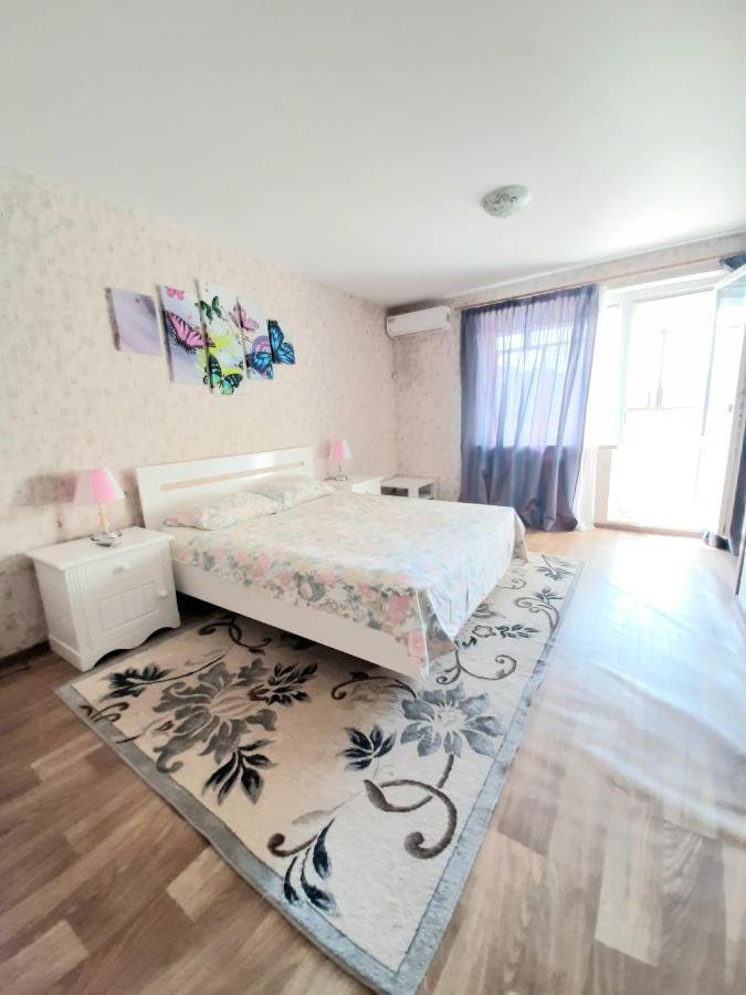 1 Комнатная На Позняках Apartment Kyiv Exterior photo